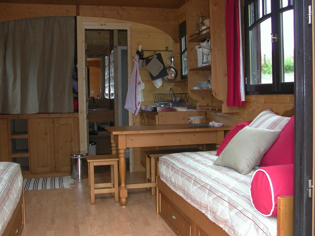 Les Roulottes Et Cabanes Du Livradois Cunlhat ภายนอก รูปภาพ