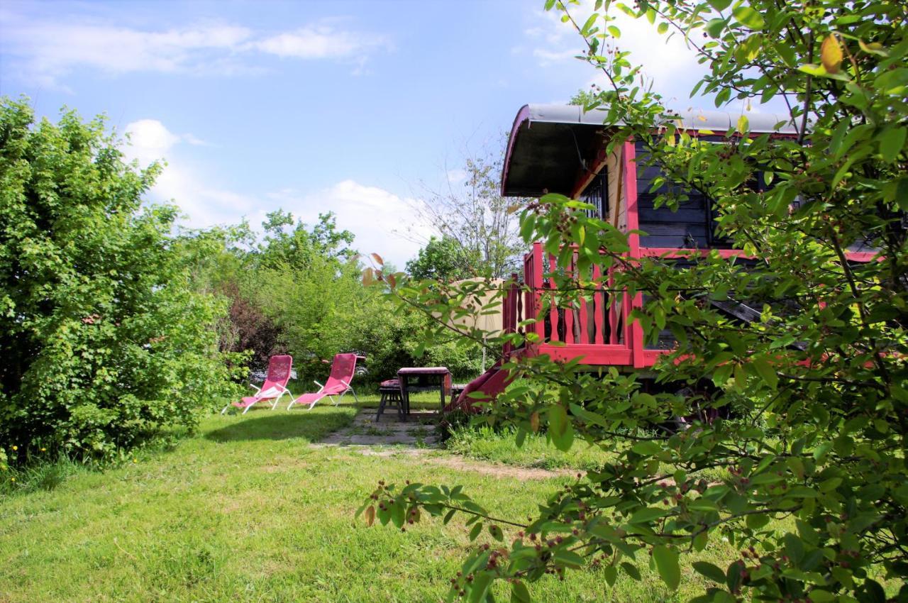 Les Roulottes Et Cabanes Du Livradois Cunlhat ภายนอก รูปภาพ