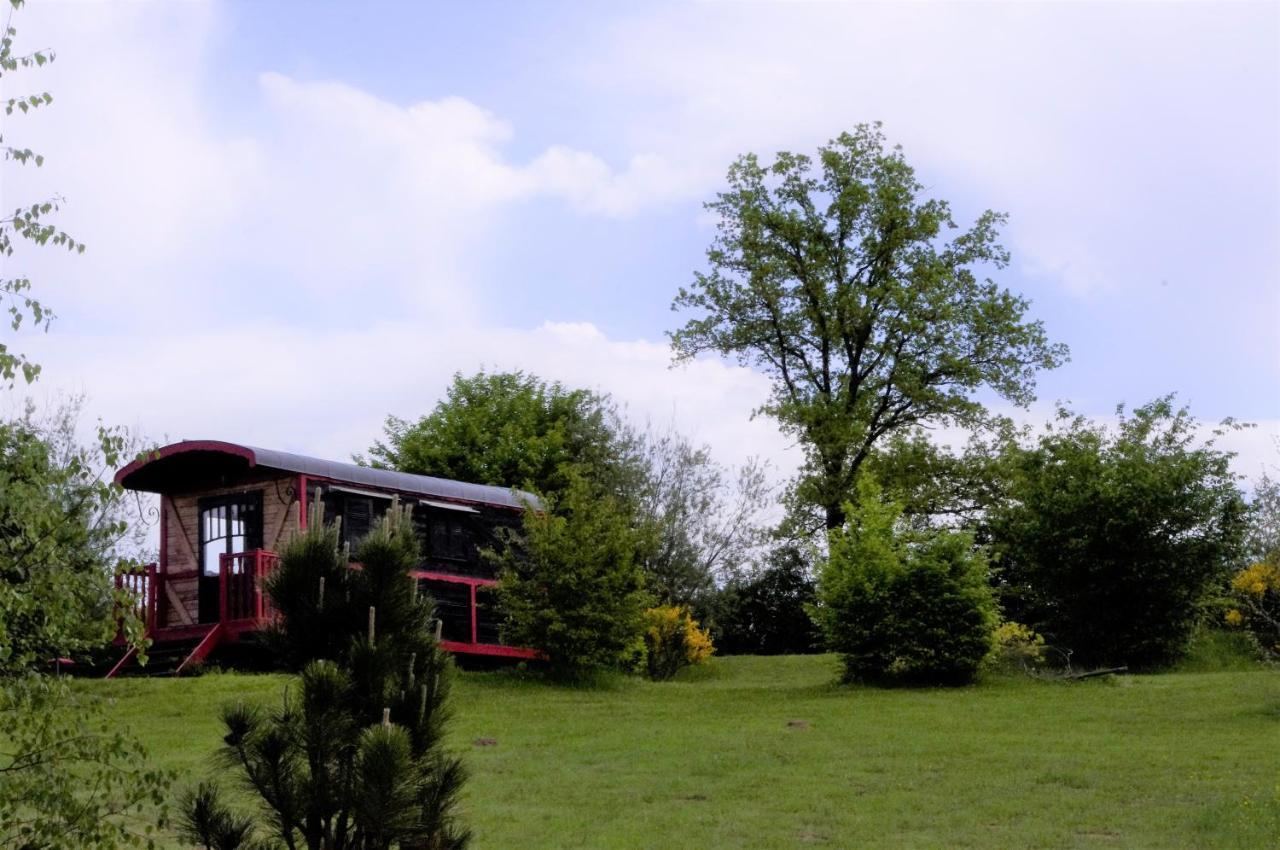 Les Roulottes Et Cabanes Du Livradois Cunlhat ภายนอก รูปภาพ