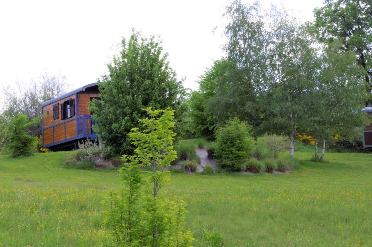Les Roulottes Et Cabanes Du Livradois Cunlhat ภายนอก รูปภาพ